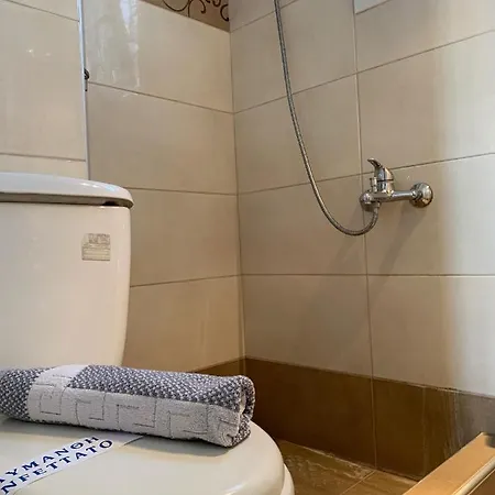 Top Floor Renovated Studio *