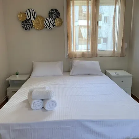 Top Floor Renovated Studio *