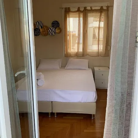 Διαμέρισμα Top Floor Renovated Studio