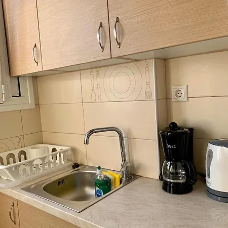 Διαμέρισμα Top Floor Renovated Studio *